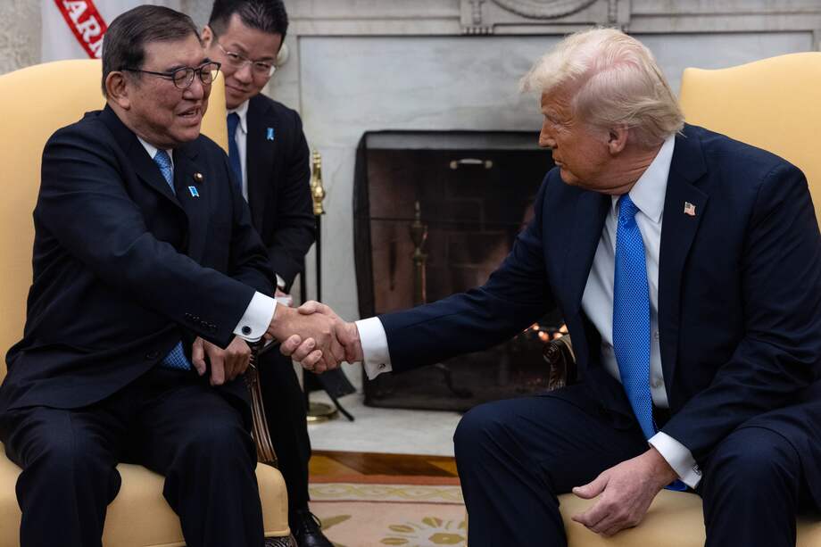 El presidente de EE. UU., Donald Trump, y el primer ministro de Japón. Shigeru Ishiba, en la oficina oval de la Casa Blanca, en Washington, el pasado 7 de febrero.