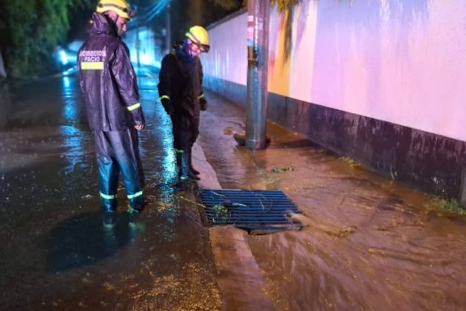 Las fuertes lluvias registradas en la noche del miércoles 12 de febrero provocaron emergencias por inundaciones en los barrios La Palmita y La Ferrería, así como de los sectores rurales El Nudillo, La Dorada y la vereda Compera.