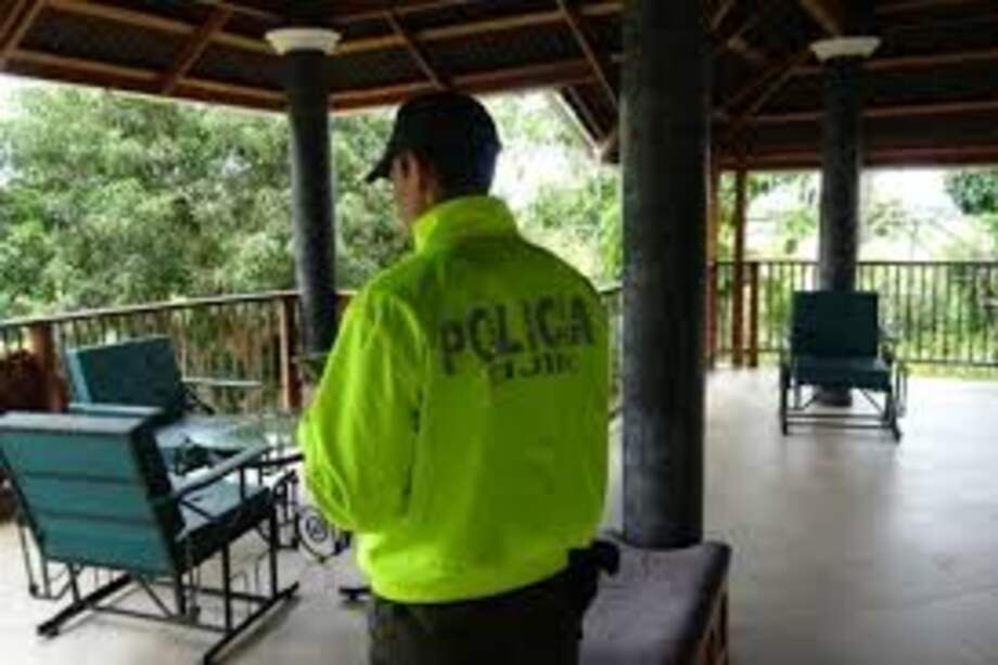 Condenan a cinco años de prisión a patrullero por vender información al "Clan del Golfo"