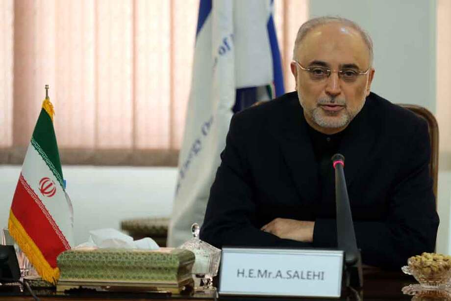 Alí Akbar Salehi, director de la agencia nuclear de Irán, en una reunión en la Agencia Internacional de Energía Atómica, donde se acordó que su país permitiría inspecciones limitadas al reactor de agua pesada de Arak. / AFP