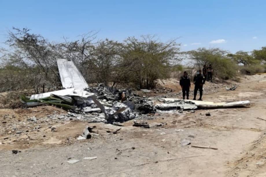 Al menos 7 personas, entre ellas turistas, murieron al caer avioneta en Perú.