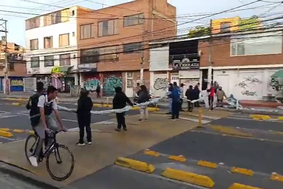 Protestas en la a carrera 79 con calle 39A Sur