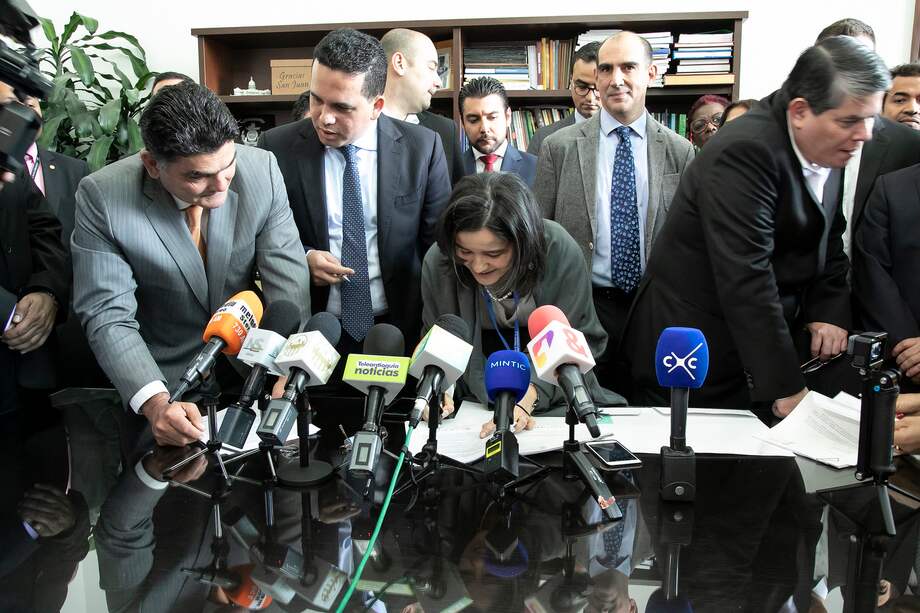 La ministra de las TIC, Sylvia Constaín, al momento de radicar el proyecto. / Ministerio de las TIC