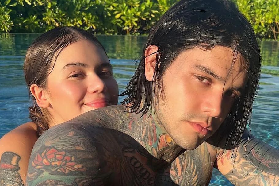 En la actualidad, Yeferson Cossio usa una silla de ruedas para movilizarse. Salió un momento de su rutina para divertirse con su hermana.