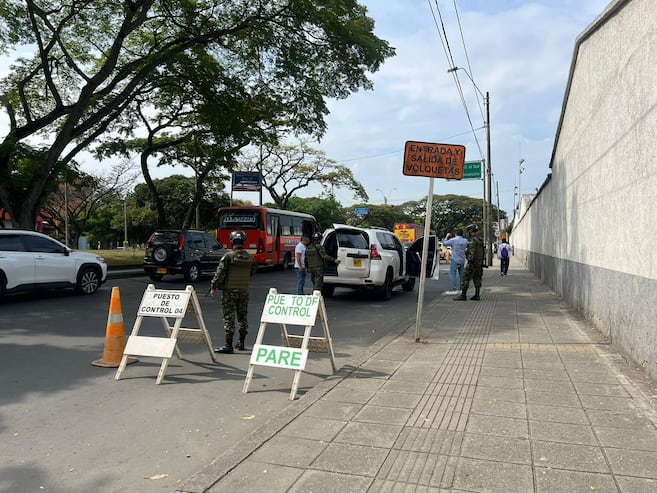 Balacera en puesto de control en Cali: murió hombre que iba en camioneta con droga