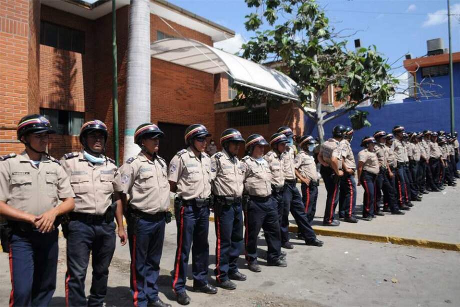Concluyó desalojo de cárcel venezolana tras motín