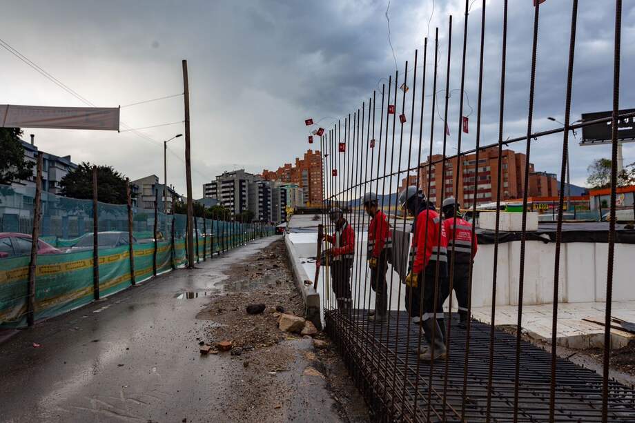IDU desmonta puente en av. Circunvalar calle 26 c para adecuar nuevo paso peatonal.