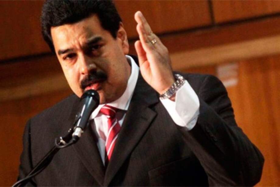 Maduro pide a Fuerzas Armadas prepararse para una "guerra no convencional"