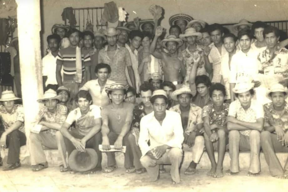 Grupo de jóvenes campesinos que lideraron la lucha por la tierra. Foto/ Richard May y José Rivera Mesa. Archivo CNNM.