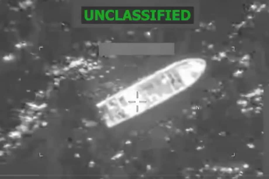 Captura de pantalla del video que compartió el Comando Sur de Estados Unidos sobre el ataque a una supuesta narcolancha el viernes 20 de febrero de 2026.