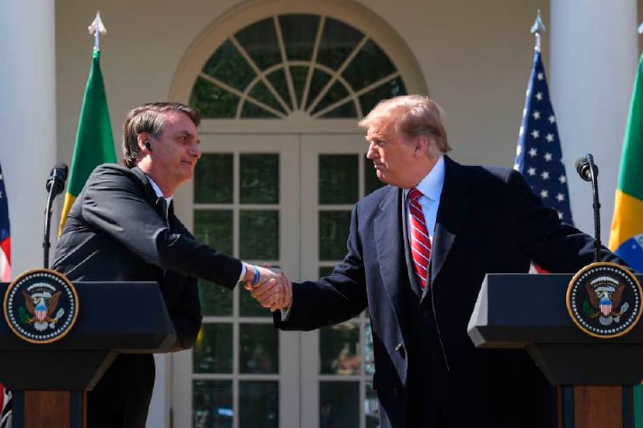 Los presidentes de Brasil, Jair Bolsonaro, y de Estados Unidos, Donald Trump, tienen mucho en común: los dos atacan a los organismos multilaterales. / AFP