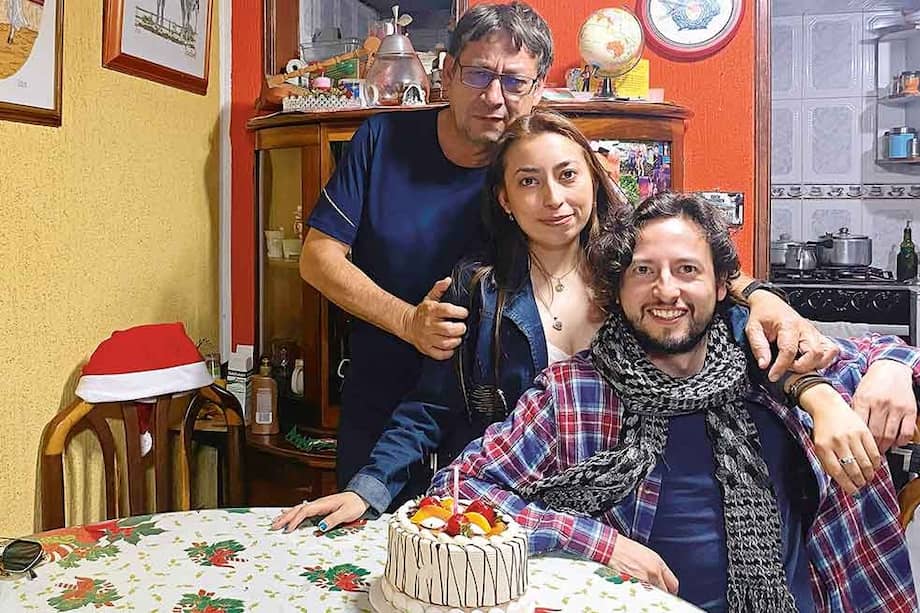 Manuel Alejandro Tique, acompañado de su papá, Víctor Manuel, y de su hermana, Diana Marcela.
