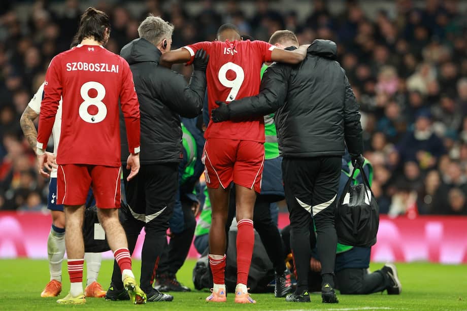 Así se retiró Isak del campo de juego.