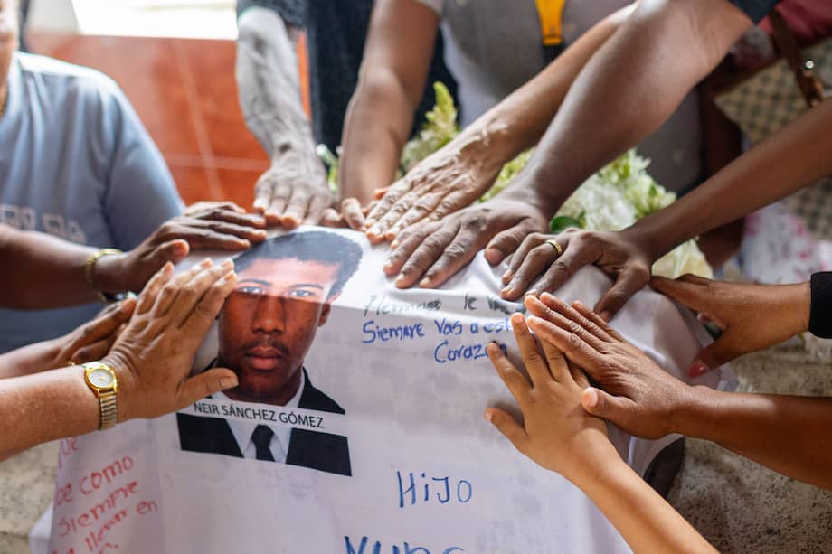A Neir Sánchez Gómez su madre lo buscó durante más de dos décadas, pero fueron sus restos los que finalmente llegaron a ella de la mano del Estado.