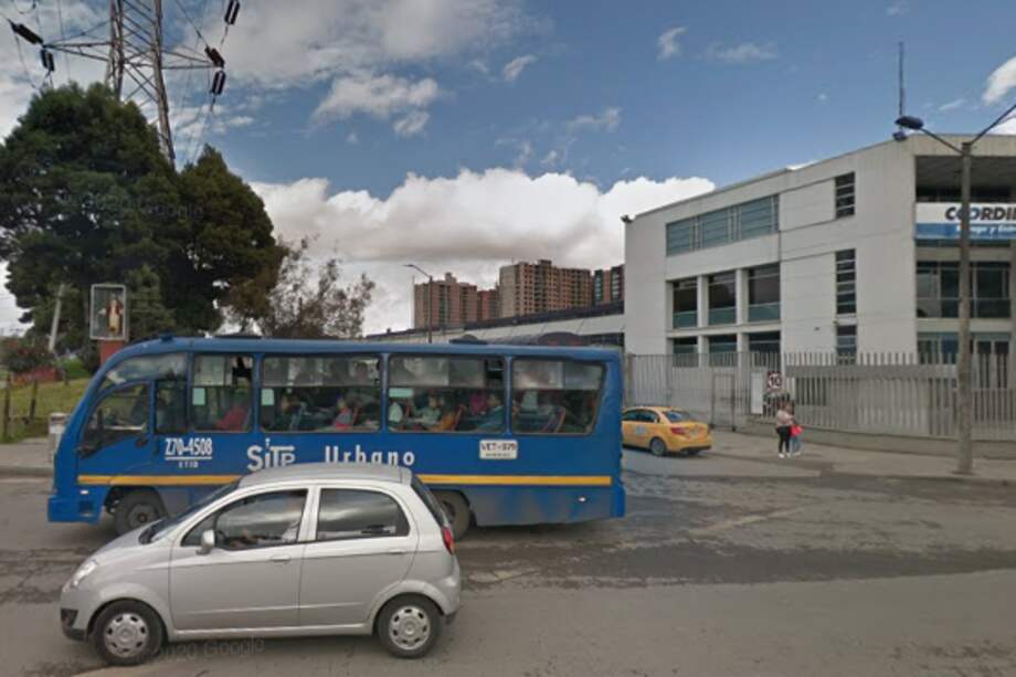 Cierre total de la calzada occidental de la Av. Constitución (carrera 68D) entre calle 13 y calle 11.