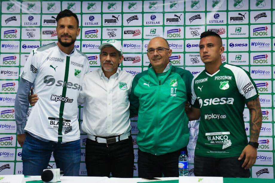 David González (izqu) junto a Alfredo Arias, el uruguayo que tomará las riendas del cuadro azucarero. / Deportivo Cali
