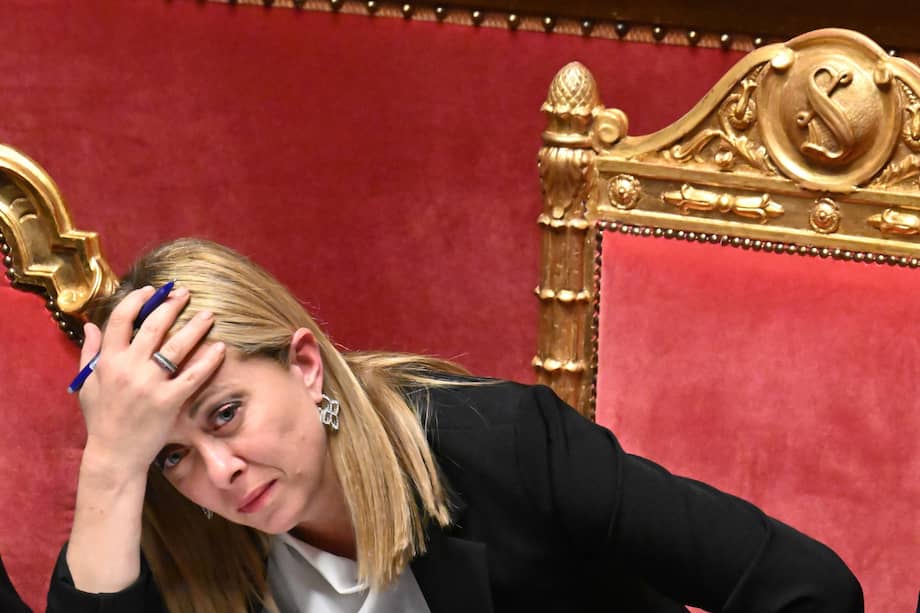 Meloni, primera ministra y dirigente del partido Hermanos de Italia, una vez aseguró que su país debería “repatriar a los inmigrantes a sus países y luego hundir los barcos que los rescataron”.