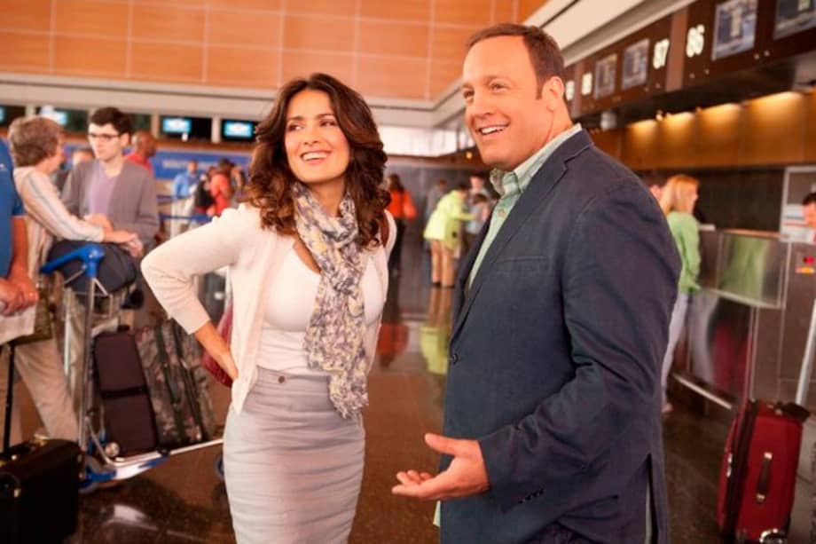 Salma Hayek y Kevin James en la película "Here Comes the Boom".