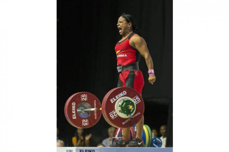 Mercedes Pérez Tigrero de Colombia levantó 132kgs. en la categoría de 63 kgs. de los Juegos Panamericanos Toronto 2015. Foto: EFE