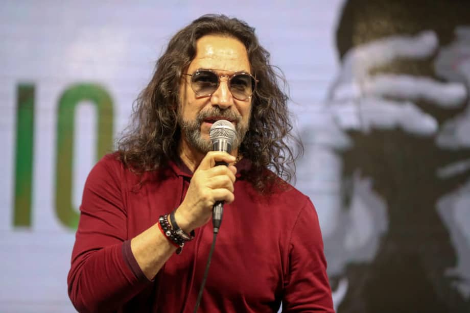 Marco Antonio Solís se presentará por sexta oportunidad en Viña del Mar. Esta vez cantará en dueto con sus dos hijas. / EFE