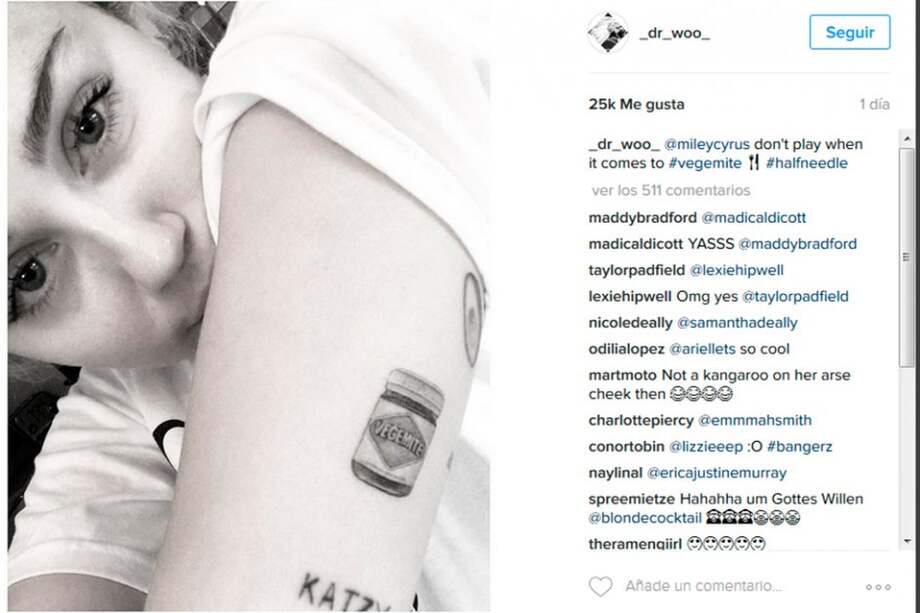 Miley Cyrus con el nuevo tatuaje. / Tomada de Instagram.com/_dr_woo_