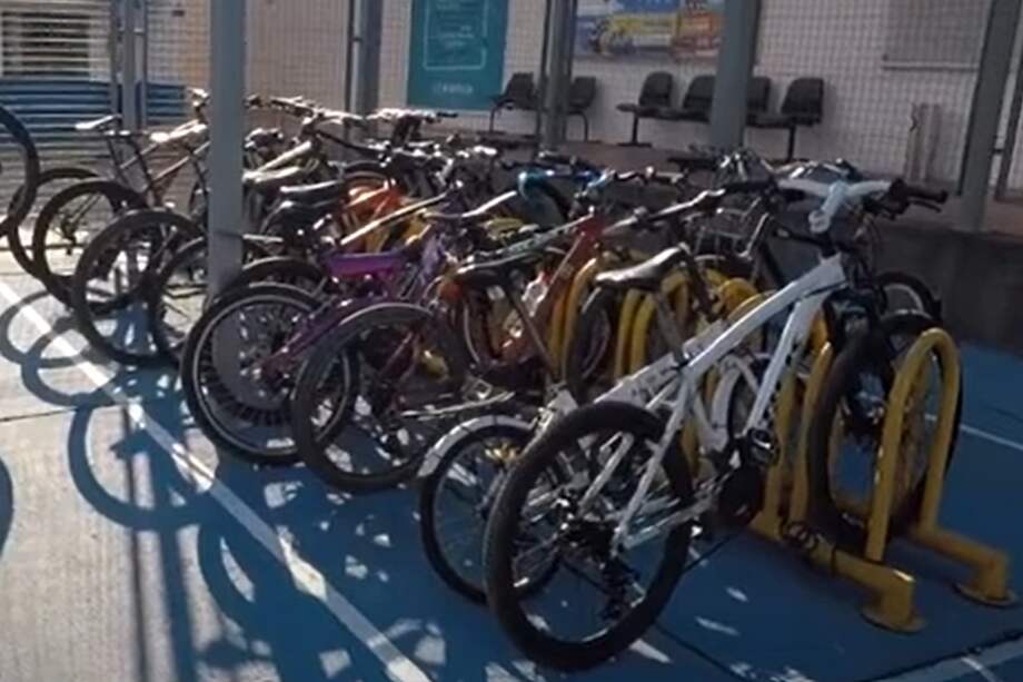 Bogotá cierra 2022 con más de 56.000 cupos para parqueo de bicicletas.