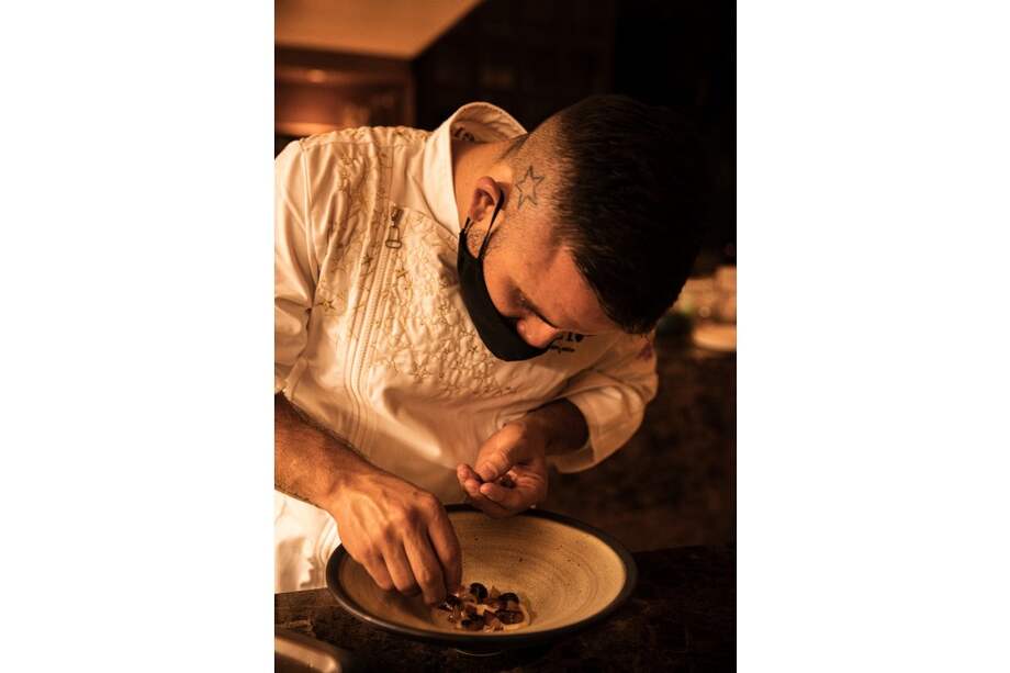 Juan Manuel Barrientos lleva en sus platos la gastronomía colombiana.