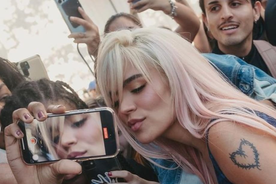 Karol G ha desatado toda una locura en Medellín, donde hasta el sistema de transporte público de esa ciudad se vistió con los colores de 'La Bichota'