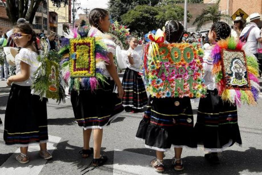 Feria de las Flores de Medellín cierra con el tradicional desfile de silleteros