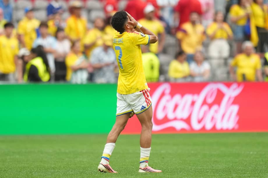 Luis Díaz se lamenta en el partido entre Colombia y Suiza.