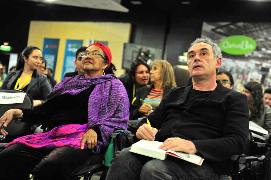 La cantaora Totó la Momposina y el chef español Ferran Adrià. / David Campuzano