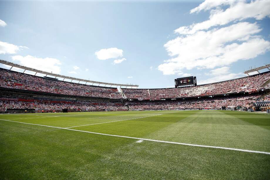 En el estadio Monumental de Buenos Aires hoy se iba a jugar el partido de vuelta de la final de la Copa Libertadores. / EFE