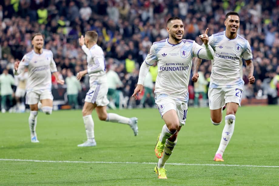 Emiliano Buendia, jugador argentino de Aston Villa, celebrando su gol en la final de la UEFA Europa League.