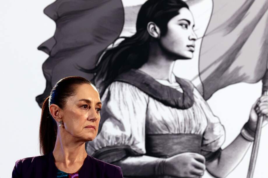 "Sheinbaum, como suele pasar con las mujeres que rompen techos de cristal, es una mujer blanca hetero-cis, y falta mucho para que ser presidenta sea más un derecho que un privilegio".