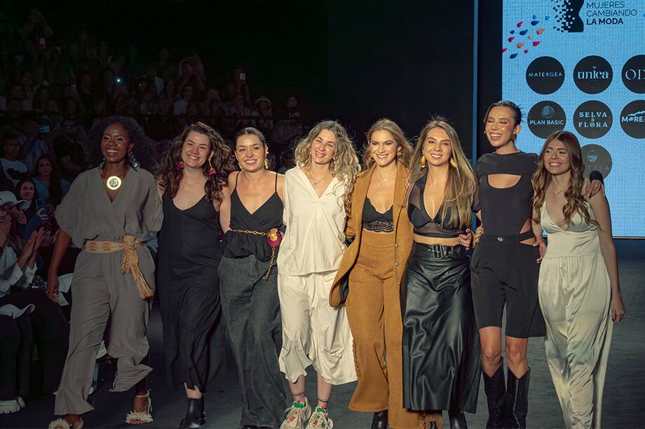 El Banco de Bogotá reafirma su compromiso con el desarrollo sostenible y la equidad de género, promoviendo programas que empoderan a las mujeres y transforman la industria de la moda hacia un futuro más responsable y consciente.