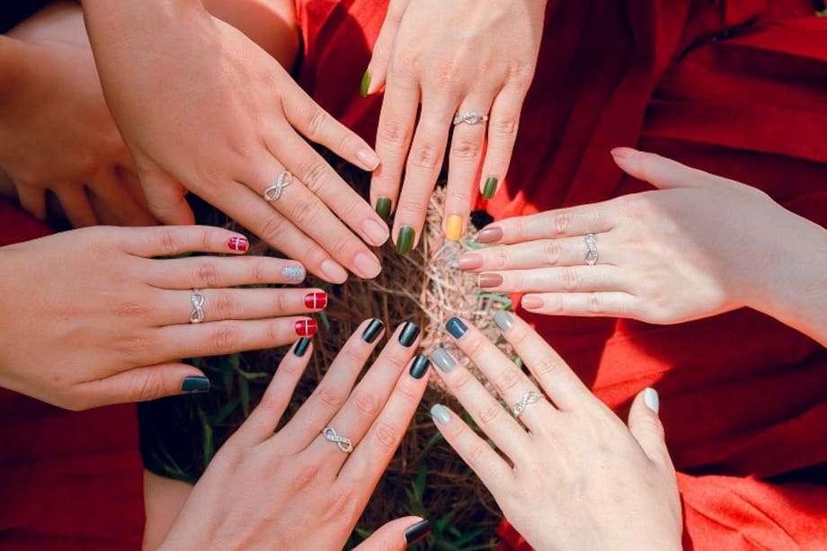 Este color de uñas es perfecto para este momento del año.