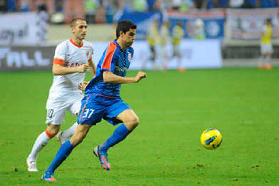 Giovanni Moreno se salvó de esta brutal patada