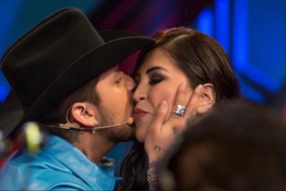 Christian Nodal y su mamá.