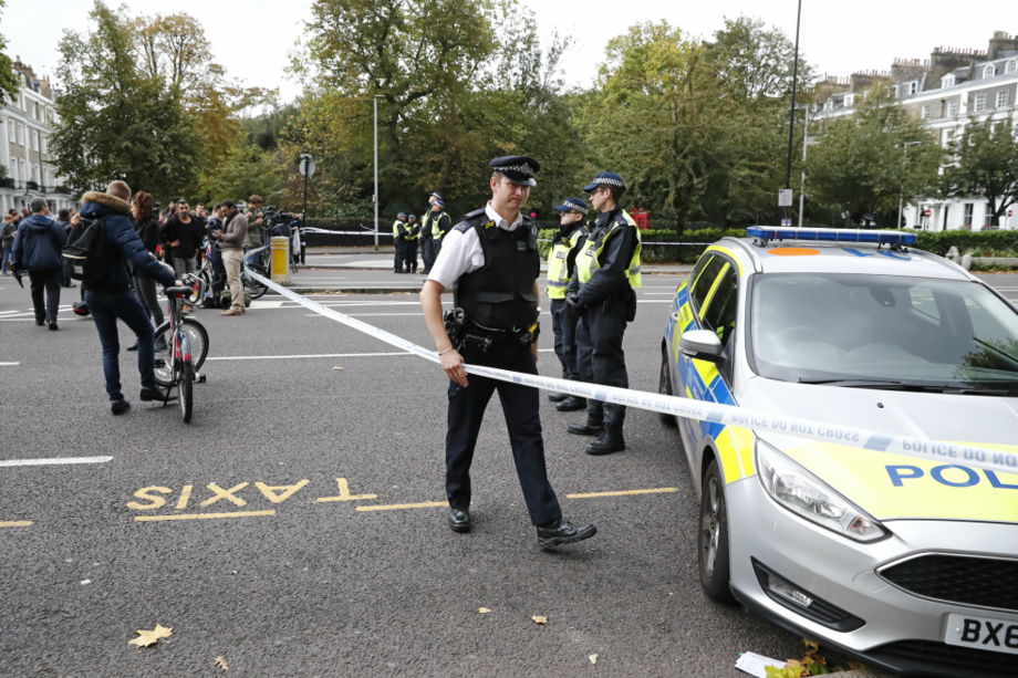 La policía metropolitana de Londres dijo haber recibido un aviso a las 14H21 (13H21 GMT) tras informaciones sobre un atropello. / Tolga AKMEN / AFP