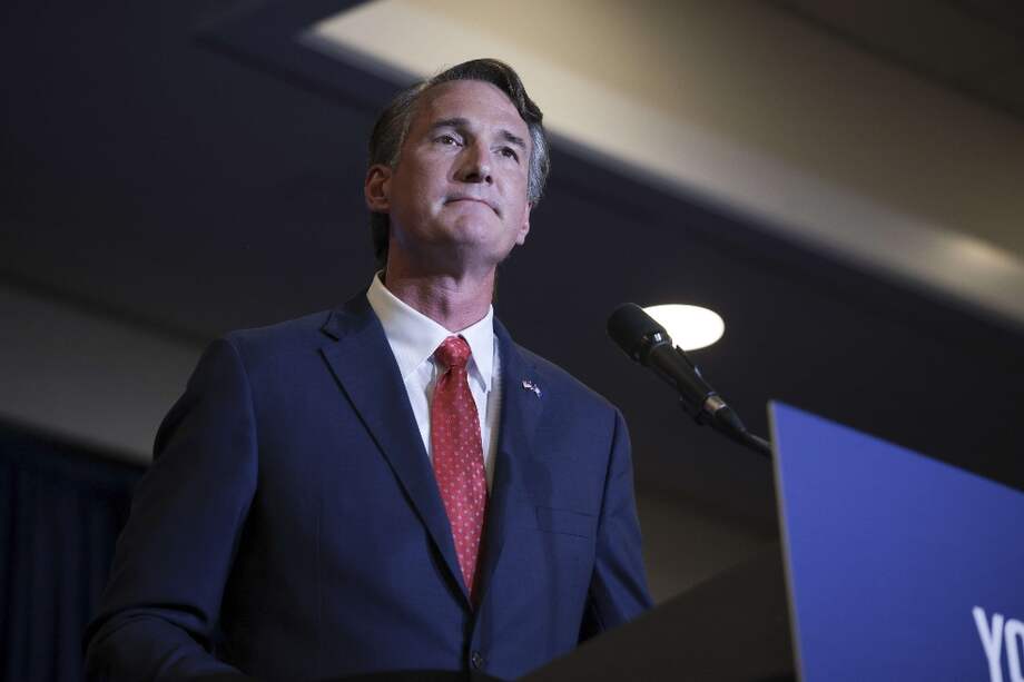 Glenn Youngkin, un multimillonario republicano que invirtió millones de su fortuna en la campaña y tomó distancia de Donald Trump, derrotó a los demócratas en Virginia.
