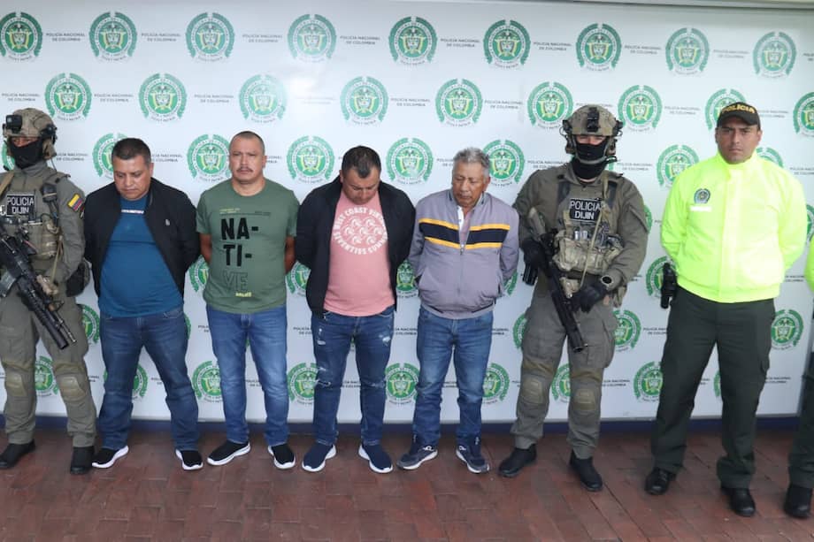 Entre los capturados se encuentra Heriberto Cardozo Cortes alias Coronel, quien presuntamente era el coordinador de una organización delincuencial que enviaba cocaína al exterior en contendores de fruta congelada. También fue detenido un ciudadano albanés.