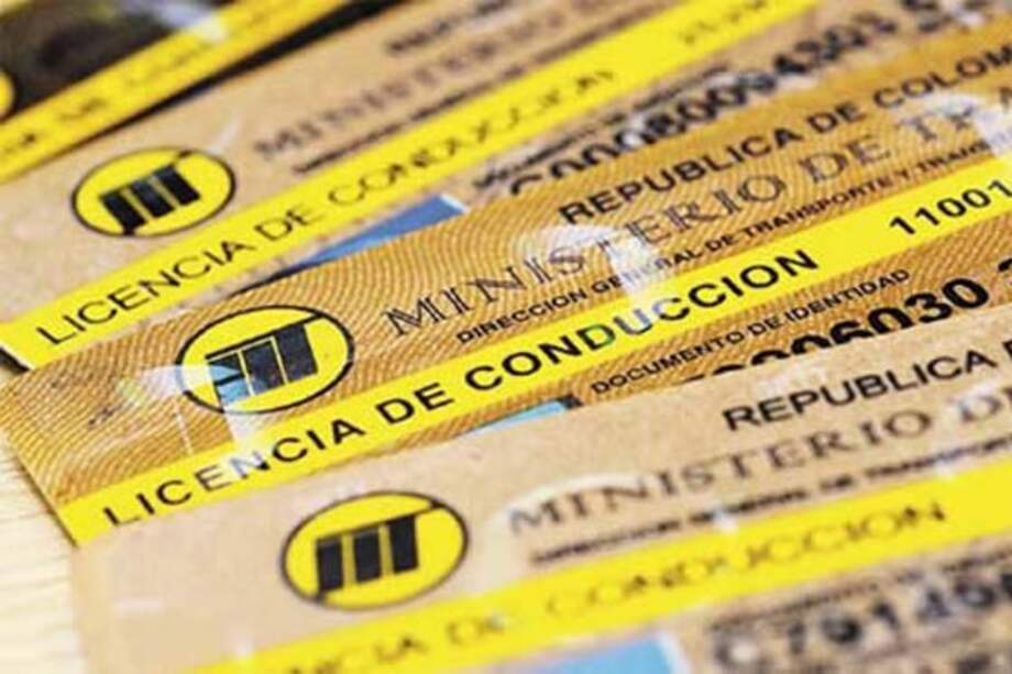Piden devolver dinero cobrado por renovación de licencias de conducción