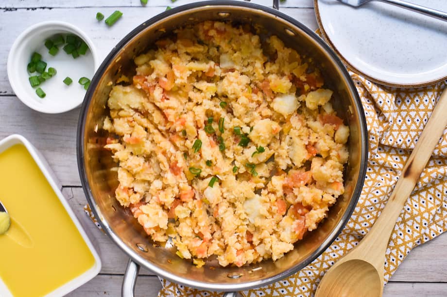 Las migas de arepa es una de esas recetas que recuerdan que lo simple también puede ser delicioso y nutritivo.