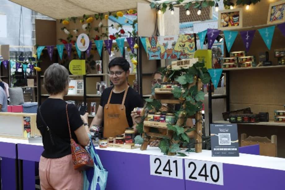 Hasta el 23 de octubre podrá asistir a la Feria Bogotá es Navidad, en la Plaza Cultural La Santamaría, la cual cuenta con más de 100 emprendimientos y constante programación cultural.