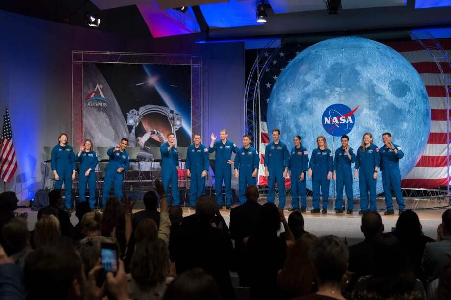 A la izquierda están los tres astronautas de la Agencia Espacial Canadiense. A la derecha, los once astronautas de la Nasa. / Nasa