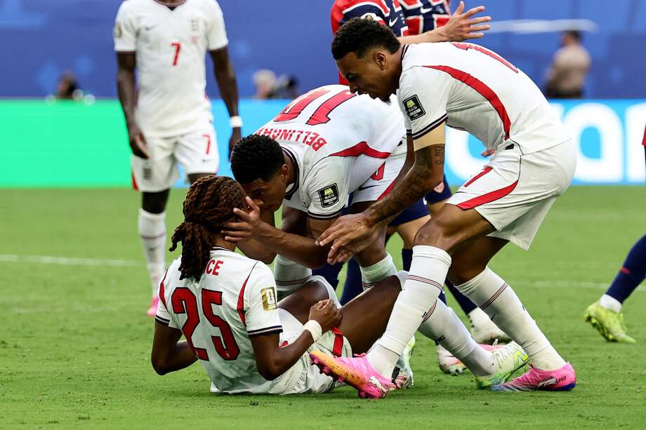 Los jugadores de Inglaterra celebran en Miami.
