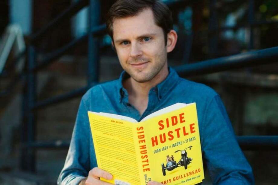 Chris Guillebeau nació el 4 de abril de 1978, ha sido el autor más vendido del New York Times por libros como "Side hustle" (Segundo trabajo) y presentador del pódcast de Side Hustle School. También es conocido por su blog El arte del inconformismo.