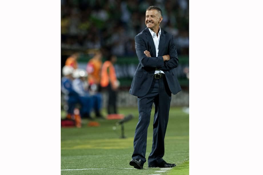 El técnico Juan Carlos Osorio vive en Brasil su primer Mundial como comentarista. / AFP