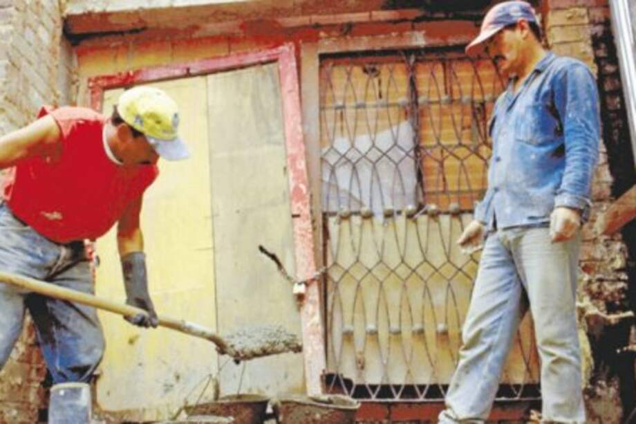 Aumentar de nuevo el salario mínimo, teniendo en cuenta que el 7% decretado quedó por debajo de la inflación para los trabajadores de bajos recursos, es lo justo, aunque no debe ir en perjuicio de un debate más amplio sobre cómo medir los aumentos adecuados. / Bloomberg