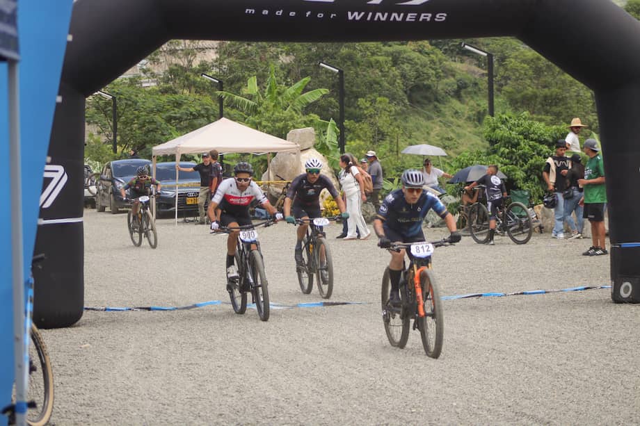 Ciclistas en la quinta válida de la Copa Antioquia.